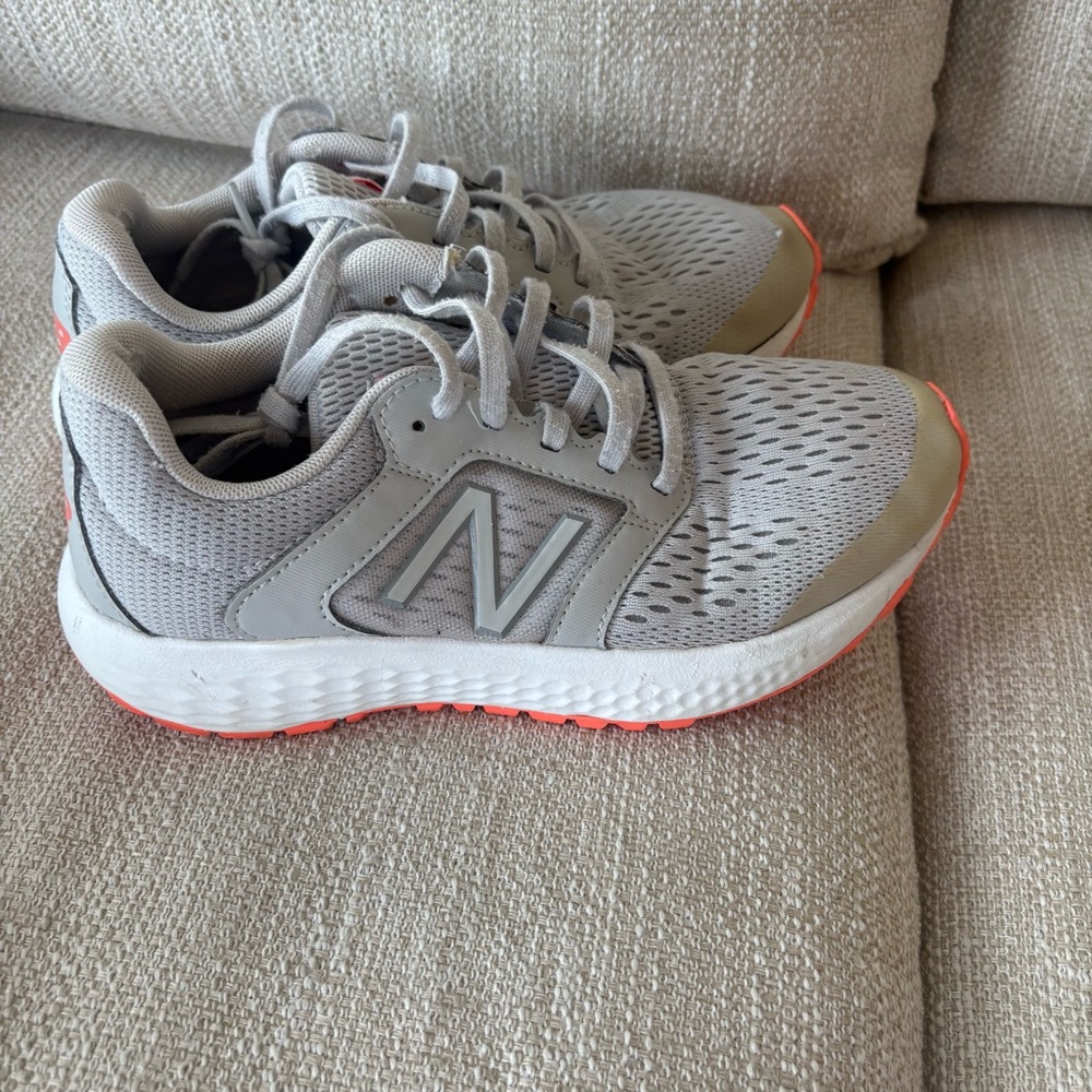 New Balance Women’s 520v5 Athletic Shoes Gray/Coral - W7